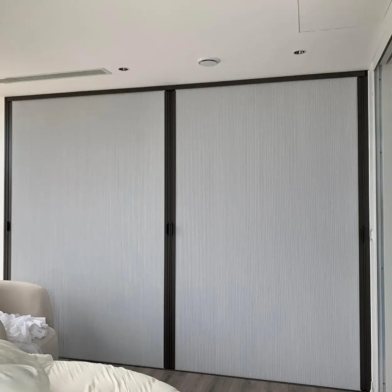 Şarköy bebek odası — honeycomb blackout, deliksiz montaj, tam karartma